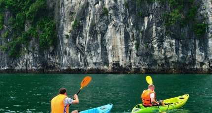 Từ ngày 1/4 dừng hoạt động dịch vụ chèo kayak trên vịnh Hạ Long